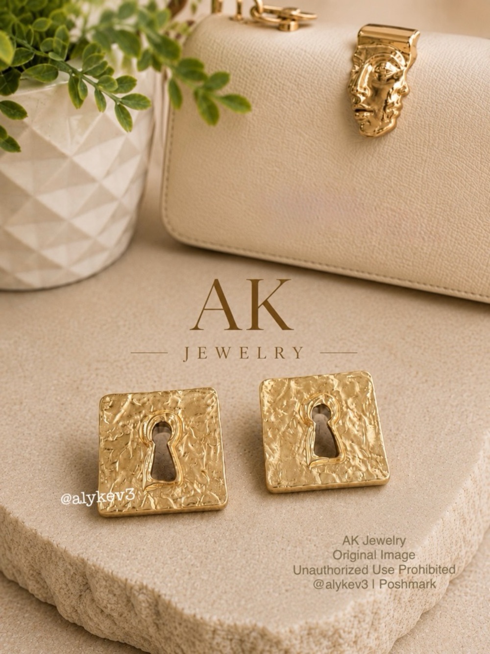 💎LUXURY Hammered Gold Keyhole Stud Earrings | Statement Earrings